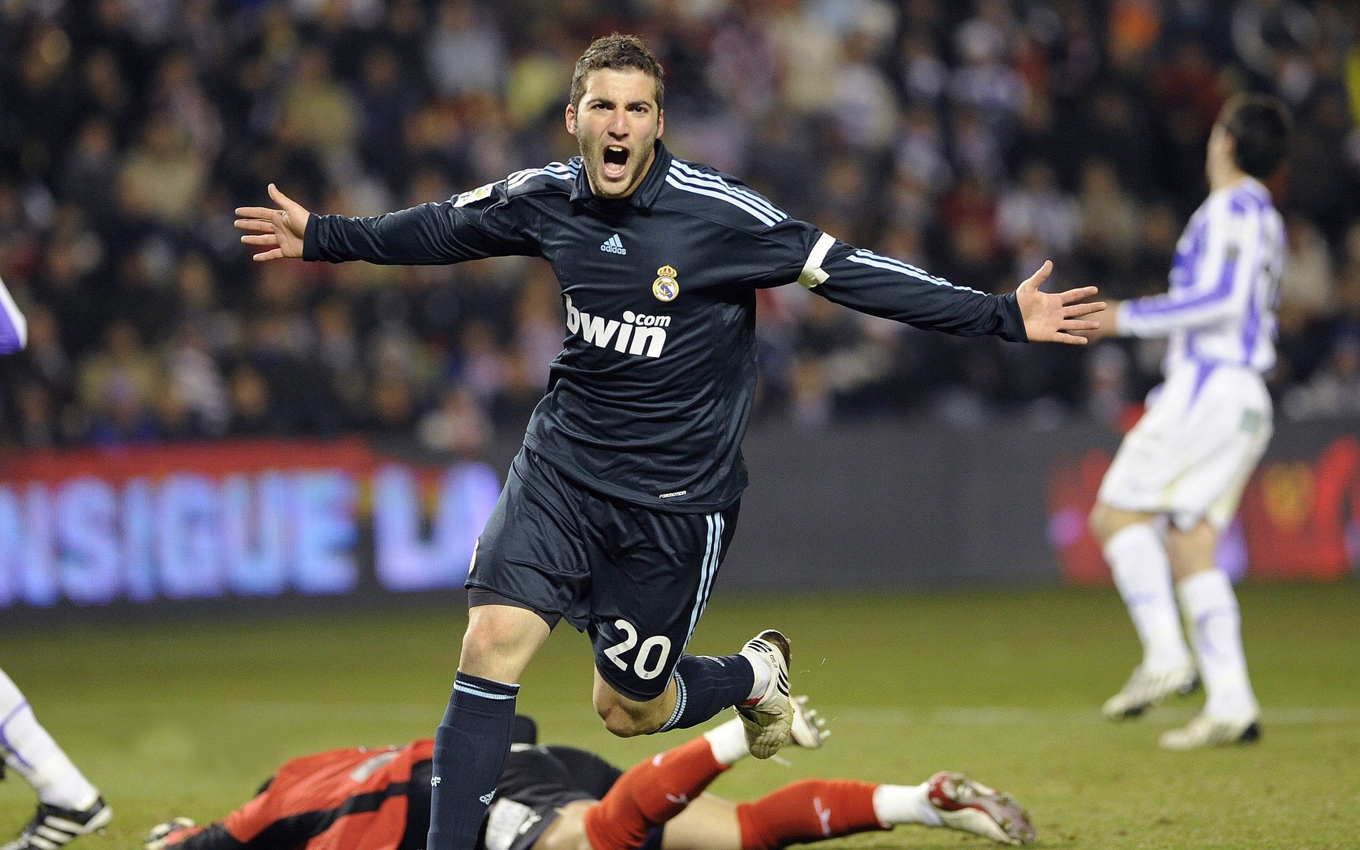 皮特·卡普尔的出色表现,让袋鼠队进攻更加犀利,皮特卡瑞尔