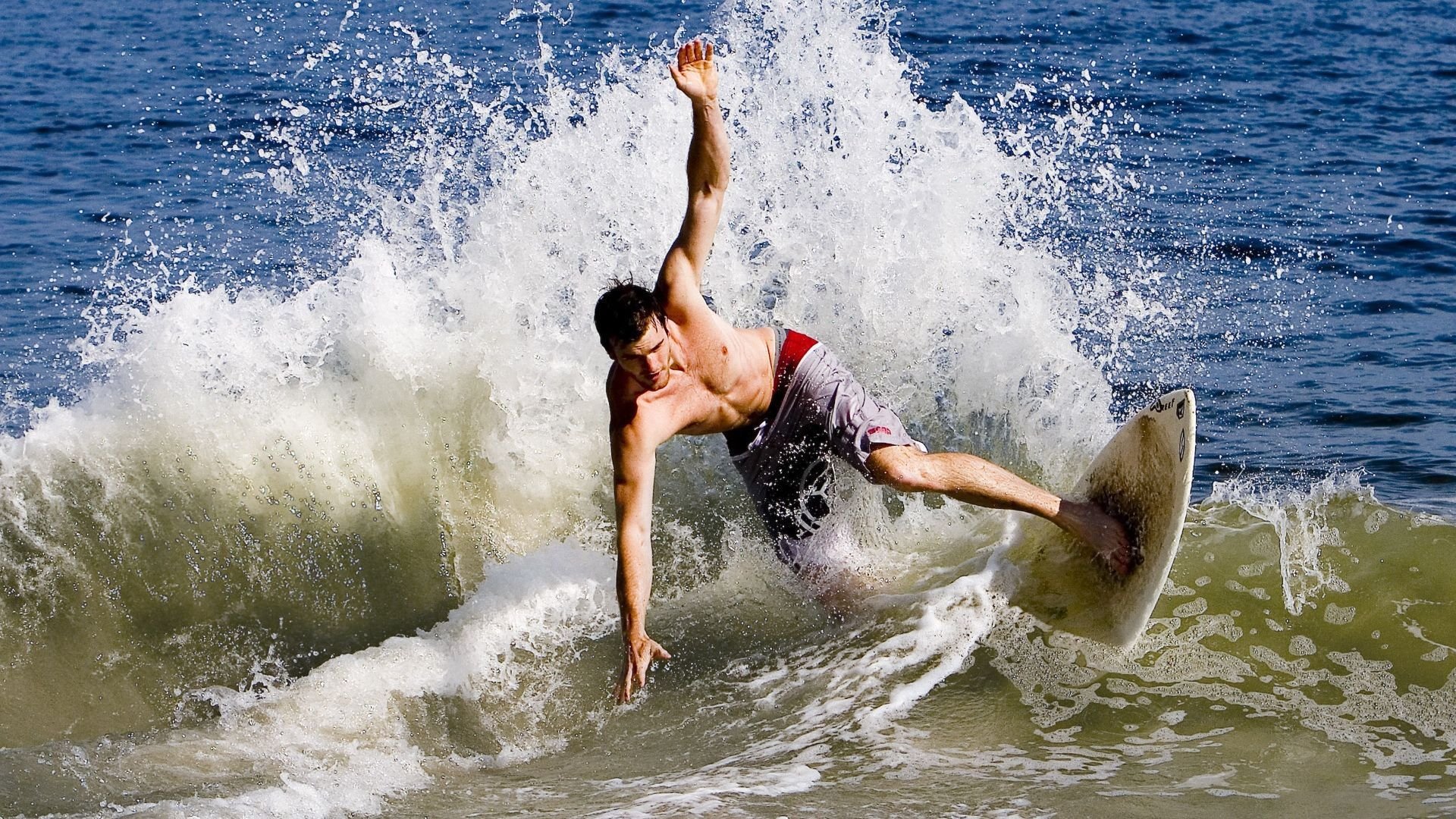 艾比·德尔福:南非队的后场领导者,精准解围守护球队利益,艾德和比尔的故事